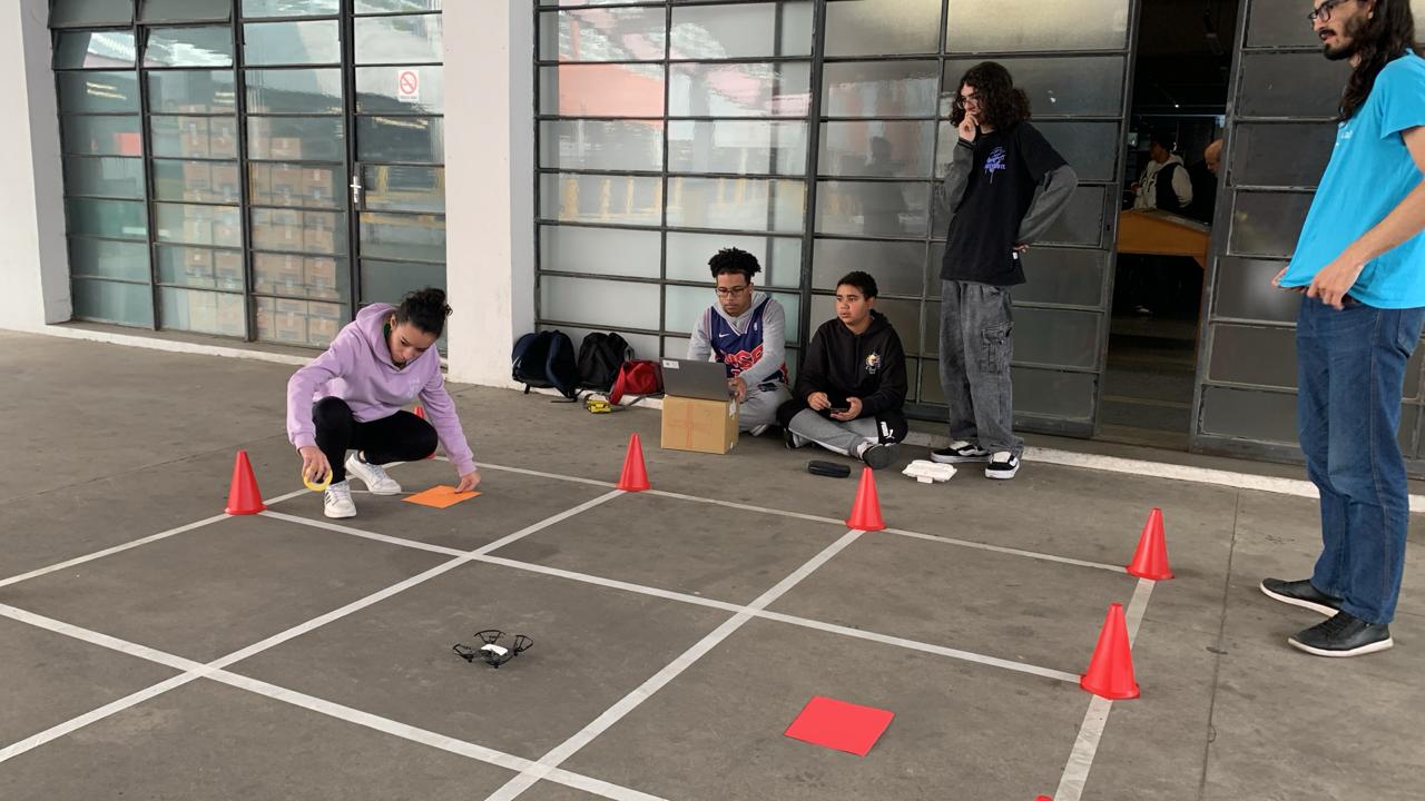 Prefeitura de Guarulhos promove curso de programação de drones para estudantes de escolas públicas