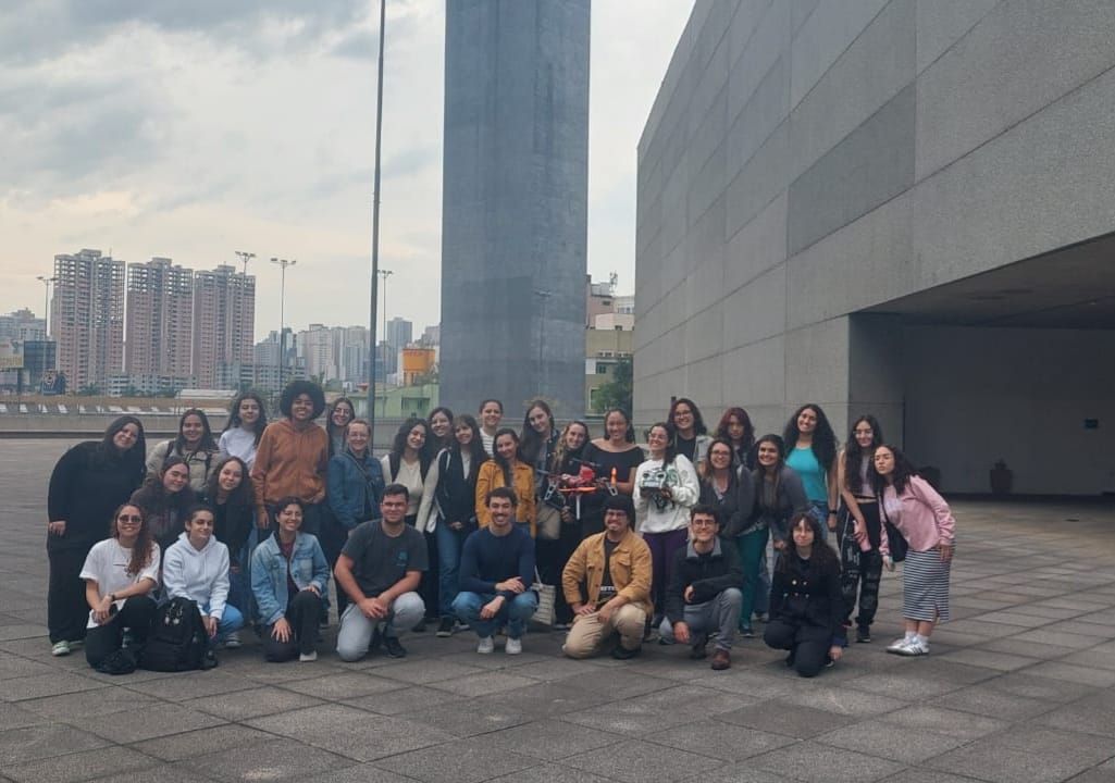 Mulheres no Comando: Palestra une Python e Drones em parceria entre Brazil Flying Labs, Coletivo Min@ e IEEE AESS UFABC